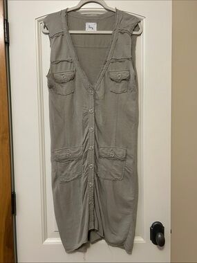 Linq LA Raw Edge Sleeveless Button-Front Midi Dress in Light Taupe Fall Ready
